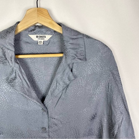Steve Madden Viscose/ Rayon Cropped Button-Up Top SZ XS - Picture 4 of 14